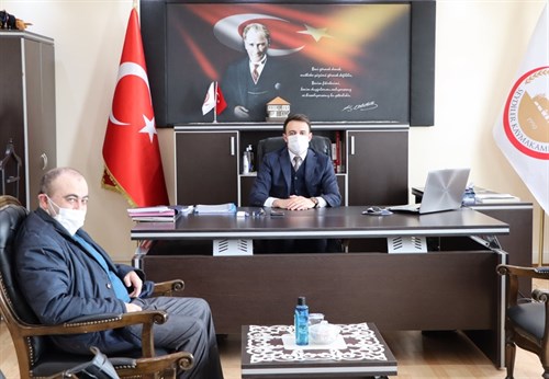 İlçemizin Tanınan Simalarından Yaşar EĞİLMEZ Kaymakamımız Sayın Semih MEMİŞ'i Makamında Ziyaret Etti.